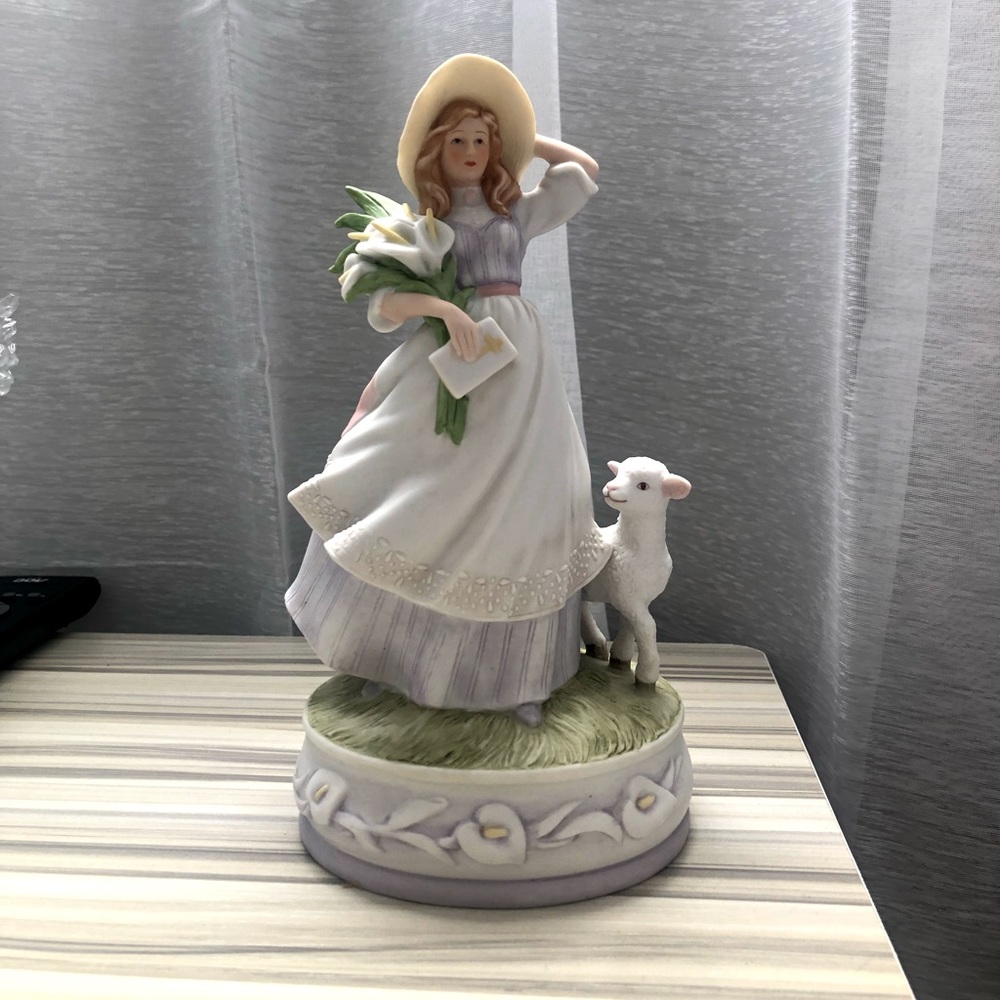Treasured memories “joy of spring” musical figurine